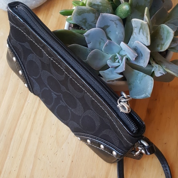 Authentic Coach wristlet (Black) - Picture 3 of 4